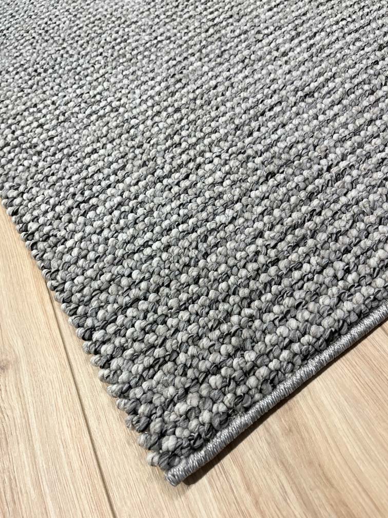Natural smooth loop pile carpet 310 white/dark grey | CREATION