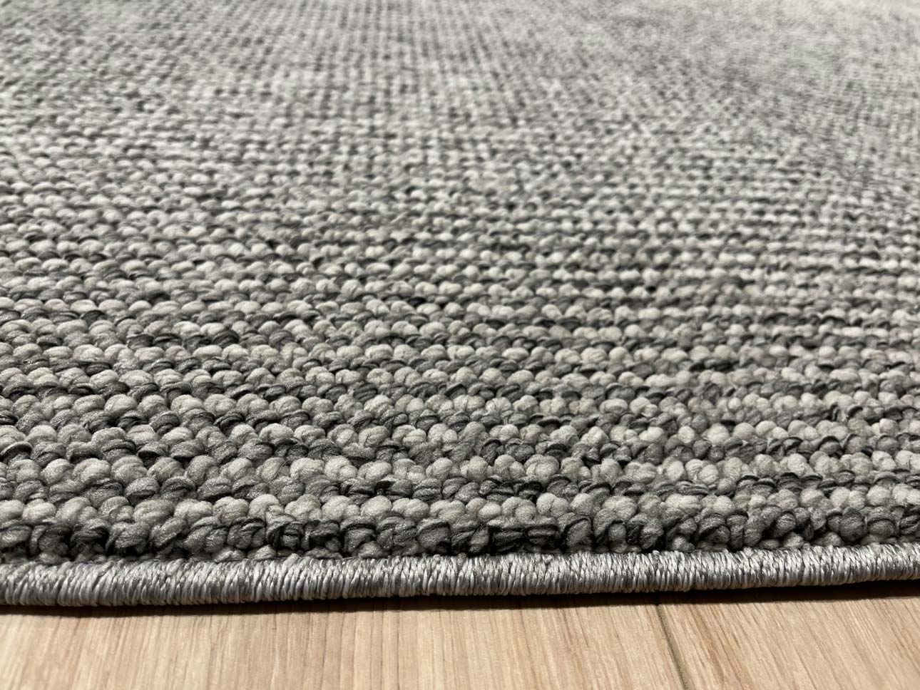 Natural smooth loop pile carpet 310 white/dark grey | CREATION