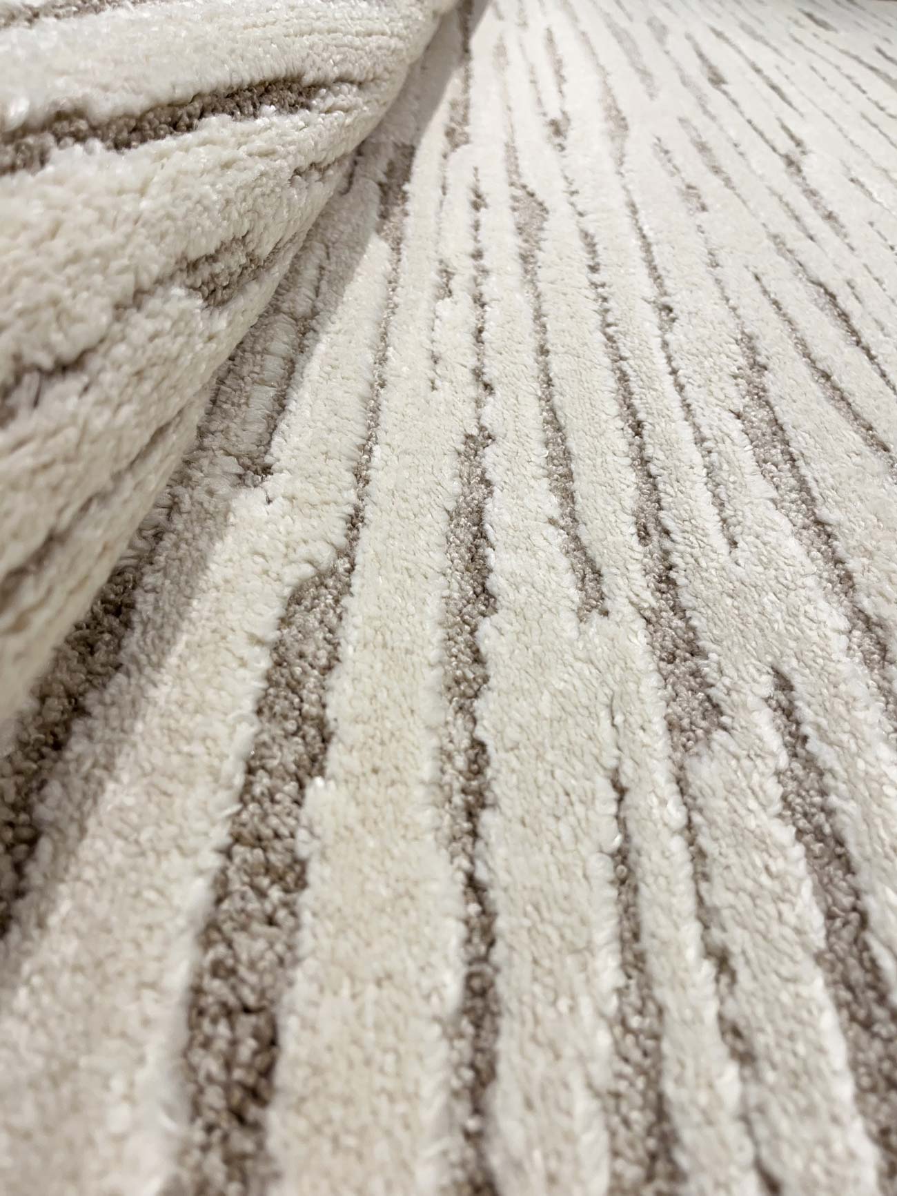 Loren Carpet 28 Cream/Brown | LOREN