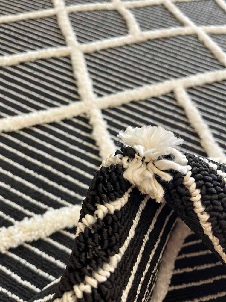 שטיח ורונה שחור/לבן 267