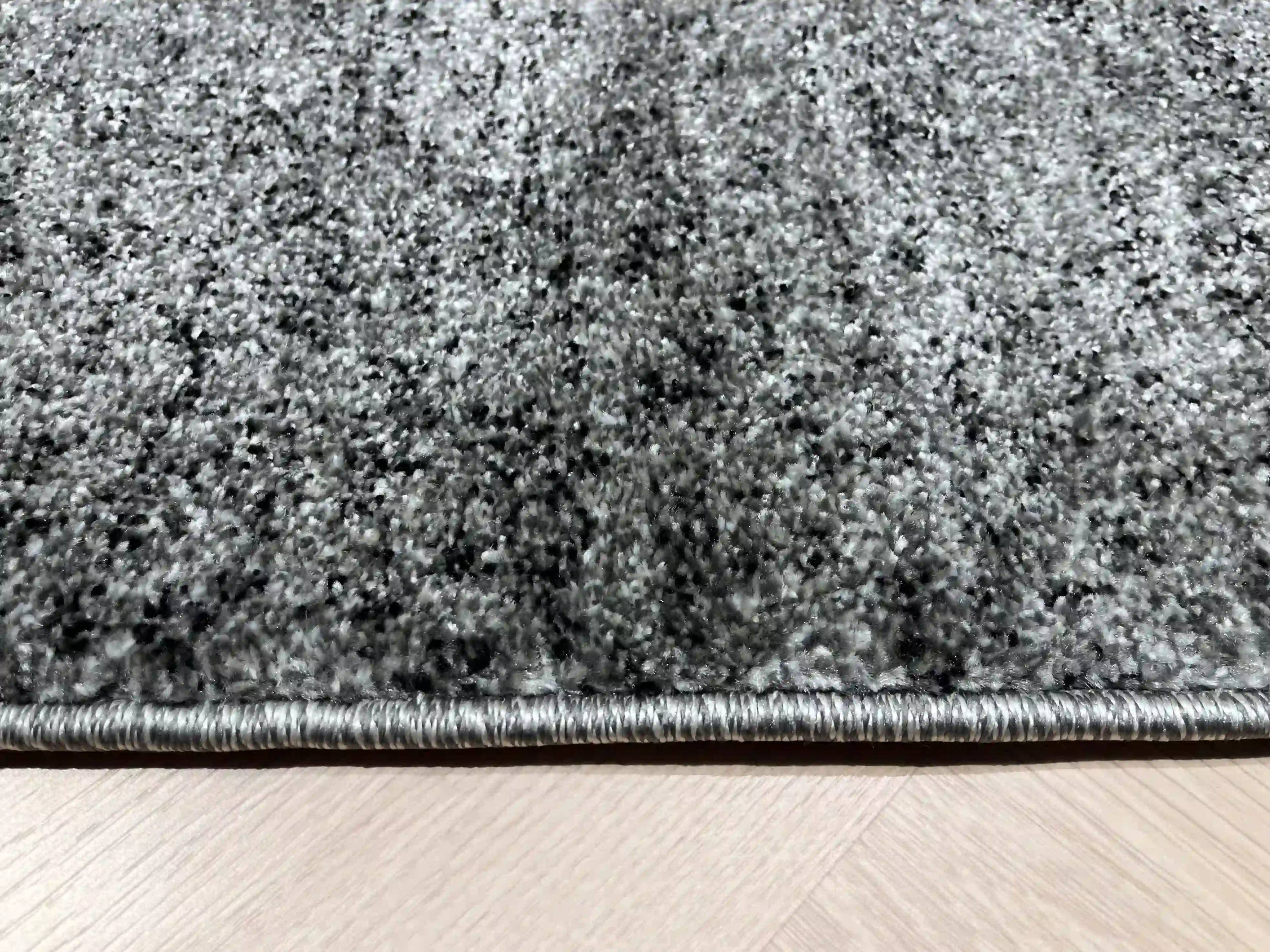 Basic Plain Carpet 456 01 Grey/Black | BASIC