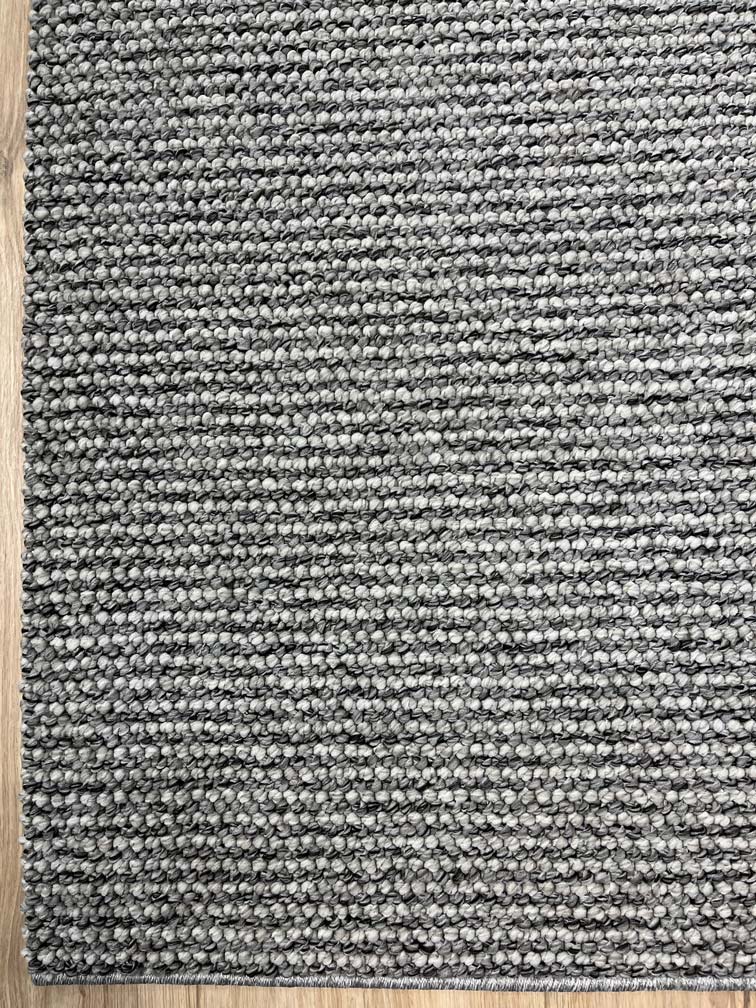 Natural smooth loop pile carpet 310 white/dark grey | CREATION