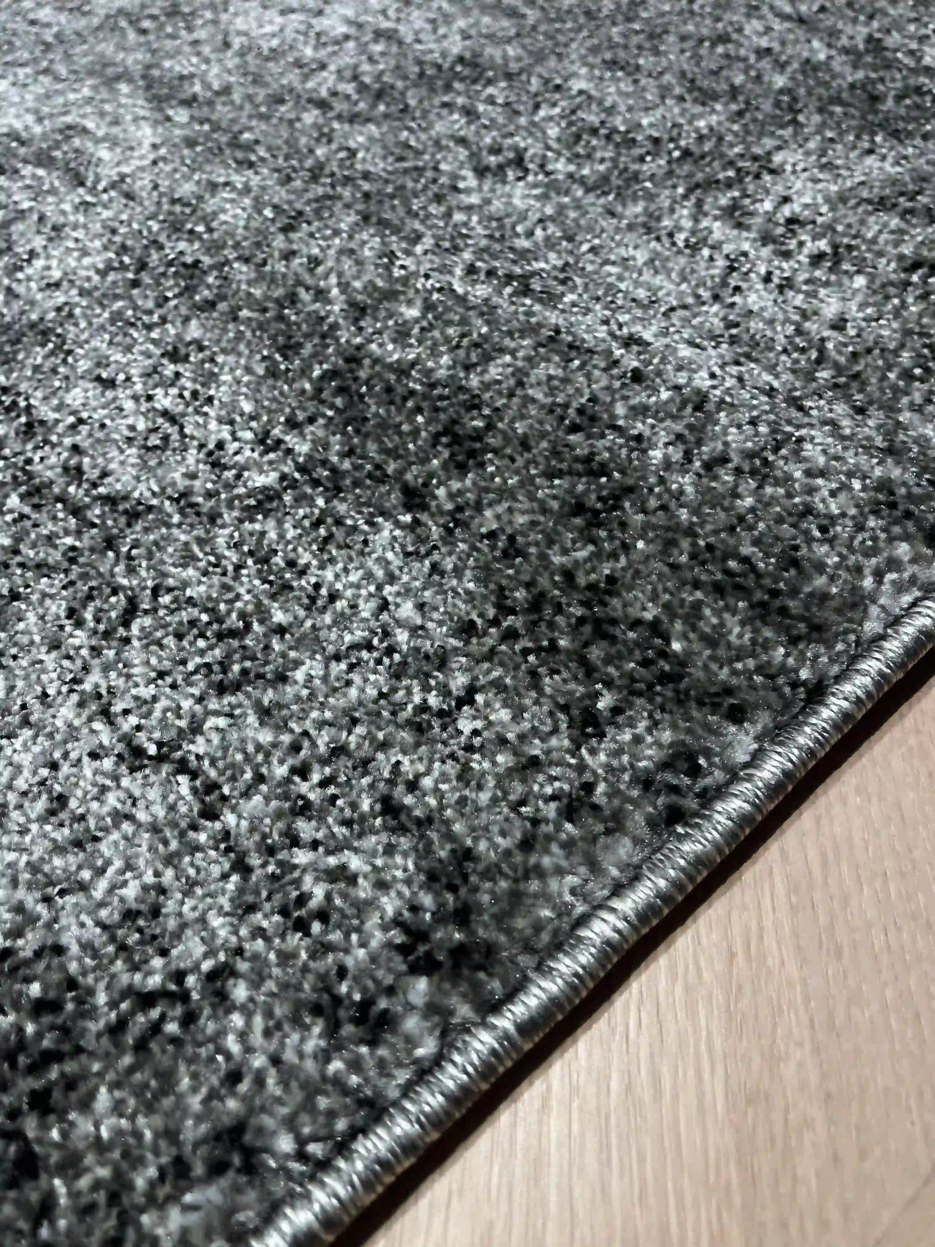 Basic Plain Carpet 456 01 Grey/Black | BASIC