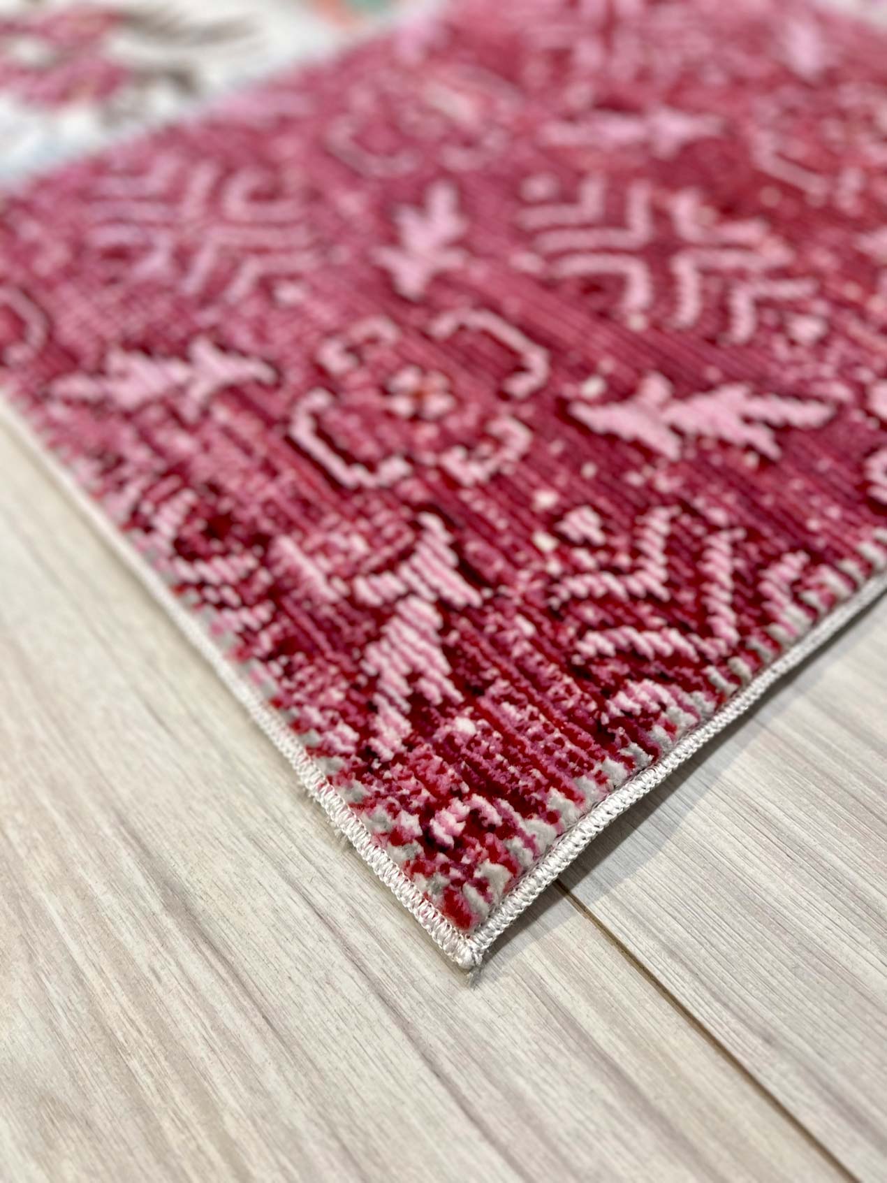 Four Seasons Carpet Pink/White 422