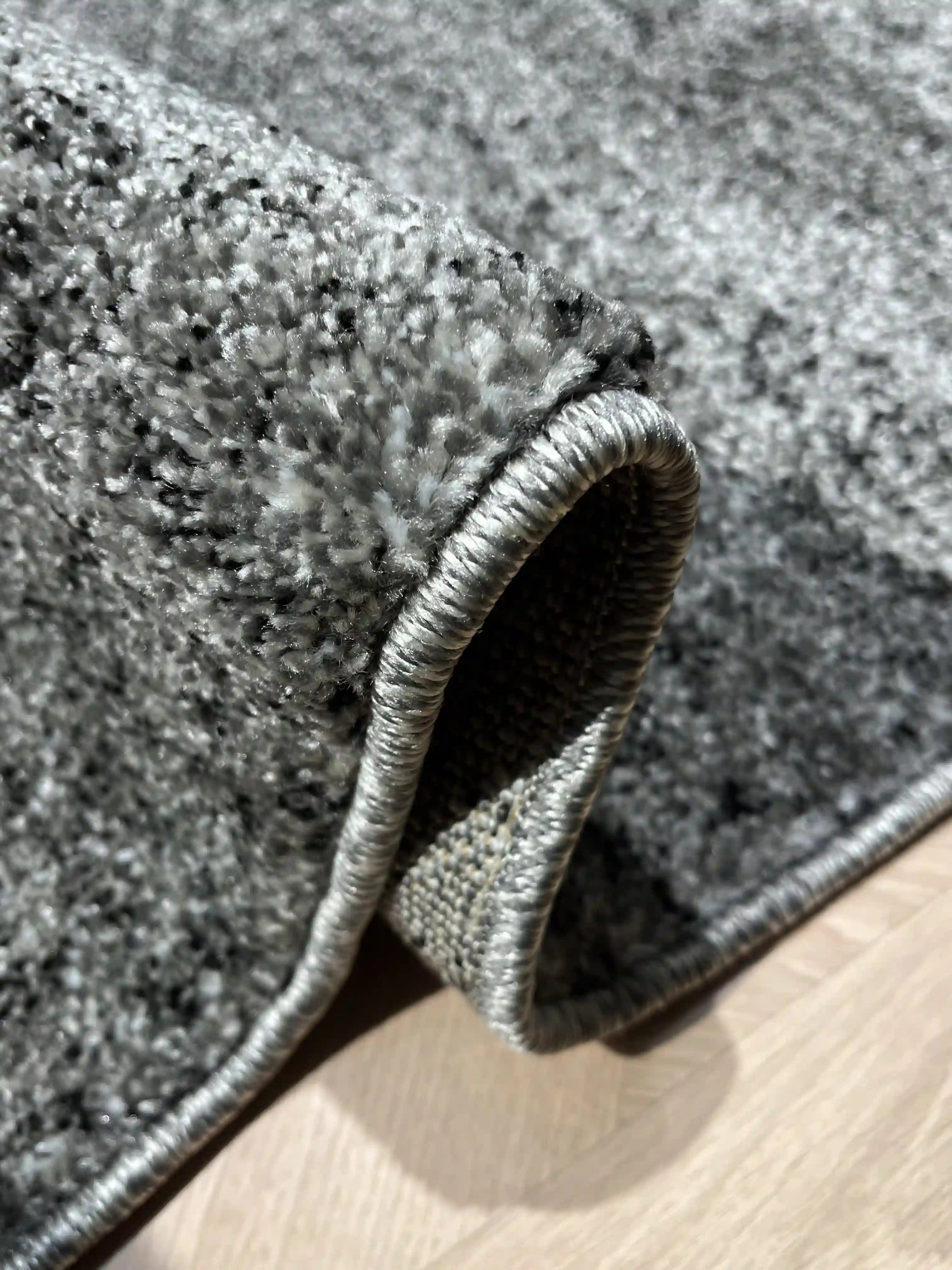 Basic Plain Carpet 456 01 Grey/Black | BASIC