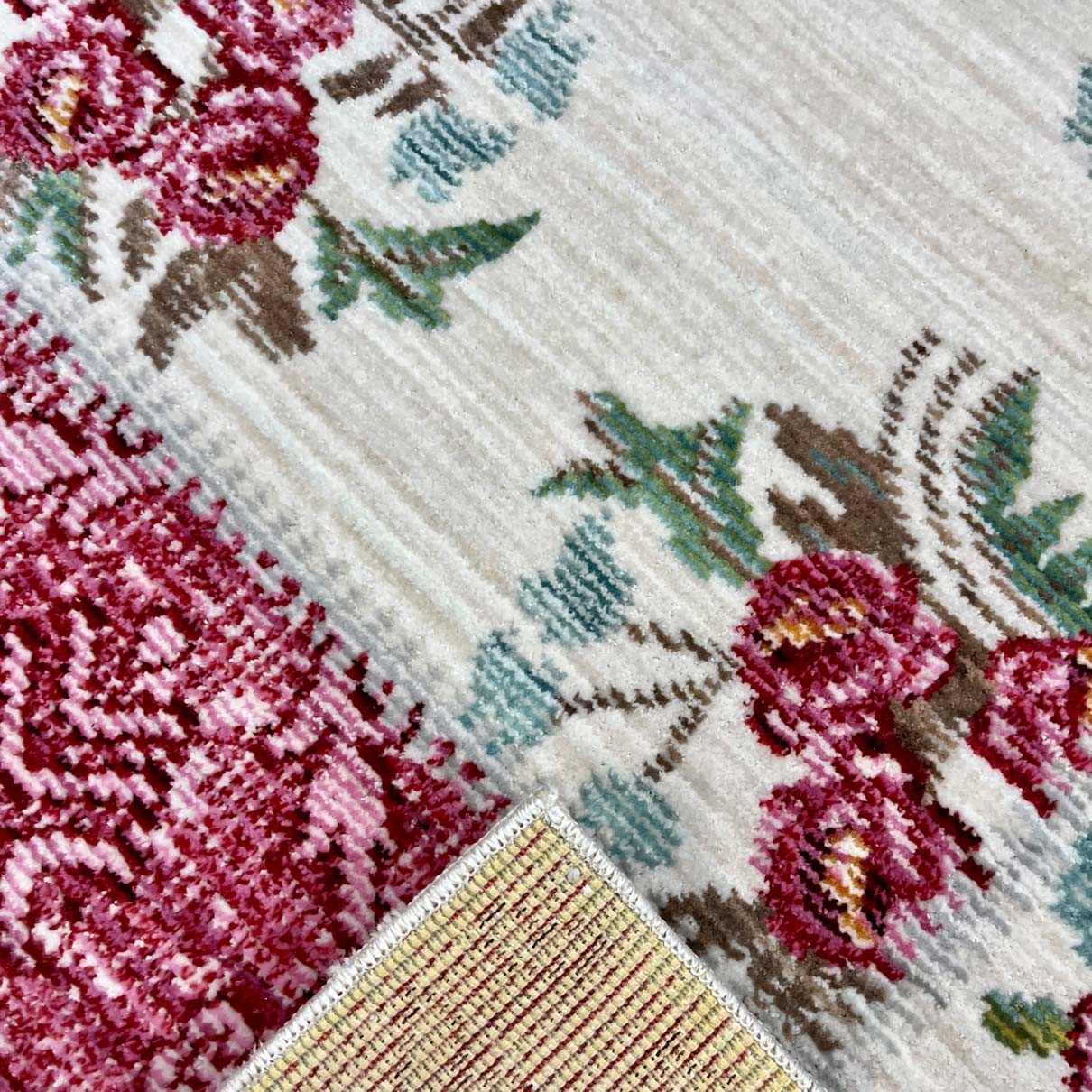 Four Seasons Carpet Pink/White 422