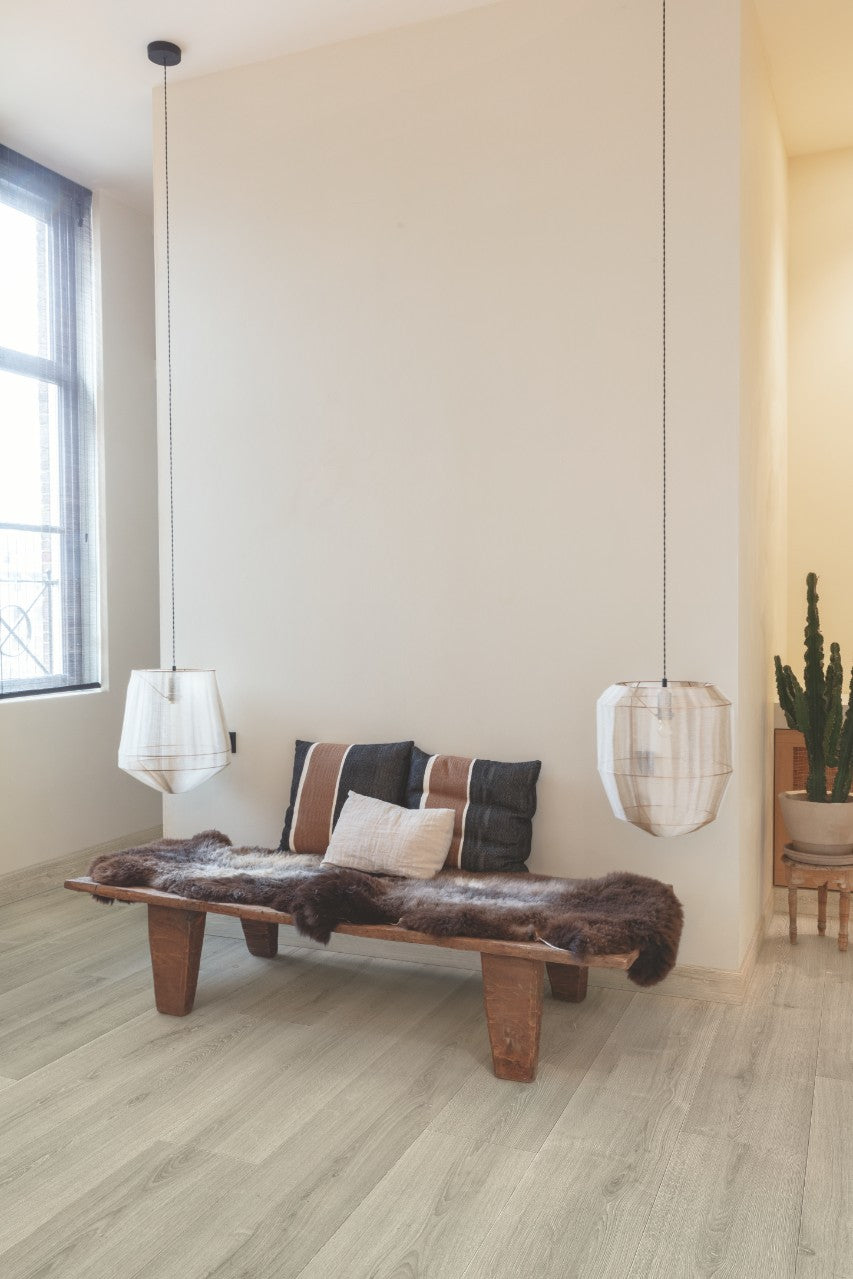 פרקט למינציה קוויק סטפ סיגניצ'ר אלון מוברש אפור 4765 Quick Step Signature Brushed Oak Grey