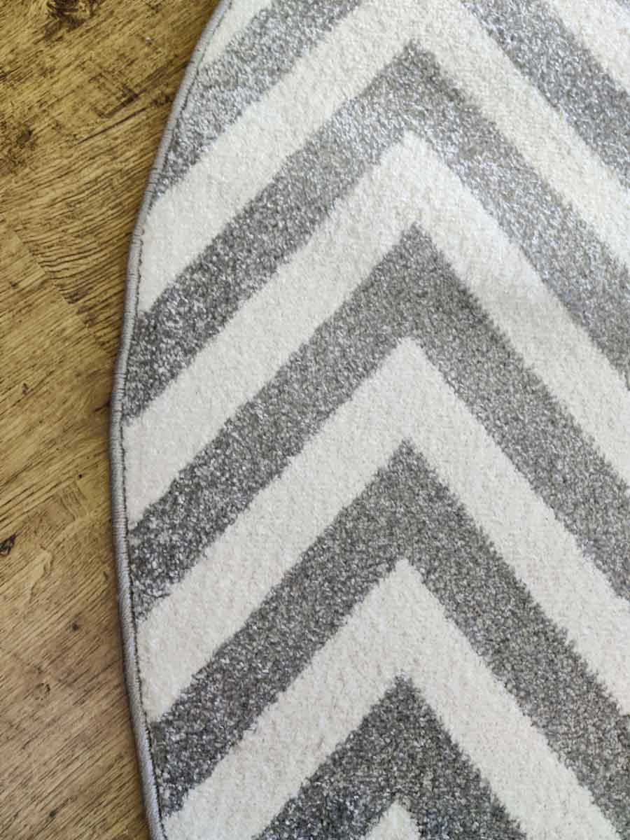 Round geometric zigzag rug 216